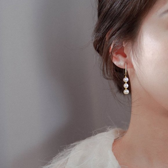 +NEW 18K Gold Diamond Pearl Drop Earrings - Picture 3 of 7